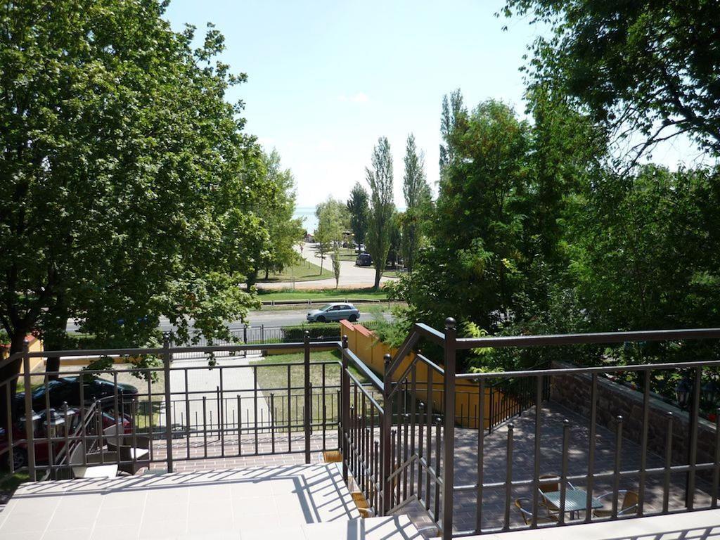 Bed and Breakfast Stan és Panzió Balatonalmádi Exterior foto