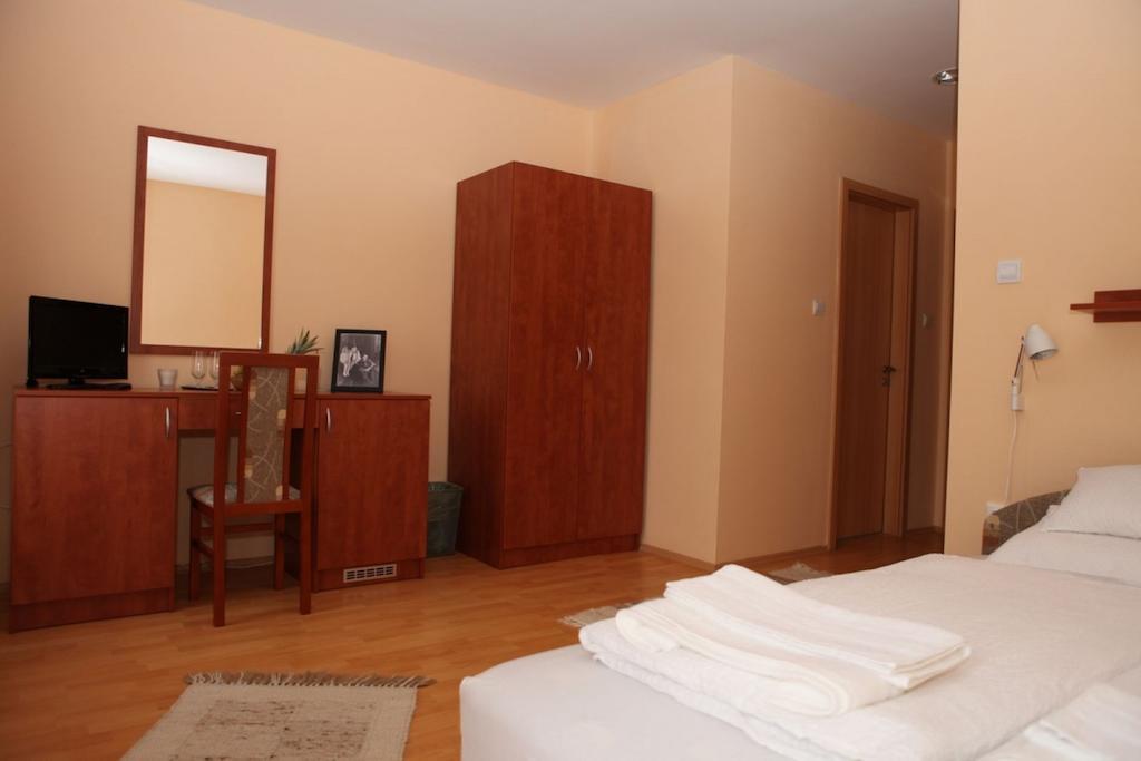 Bed and Breakfast Stan és Panzió Balatonalmádi Exterior foto